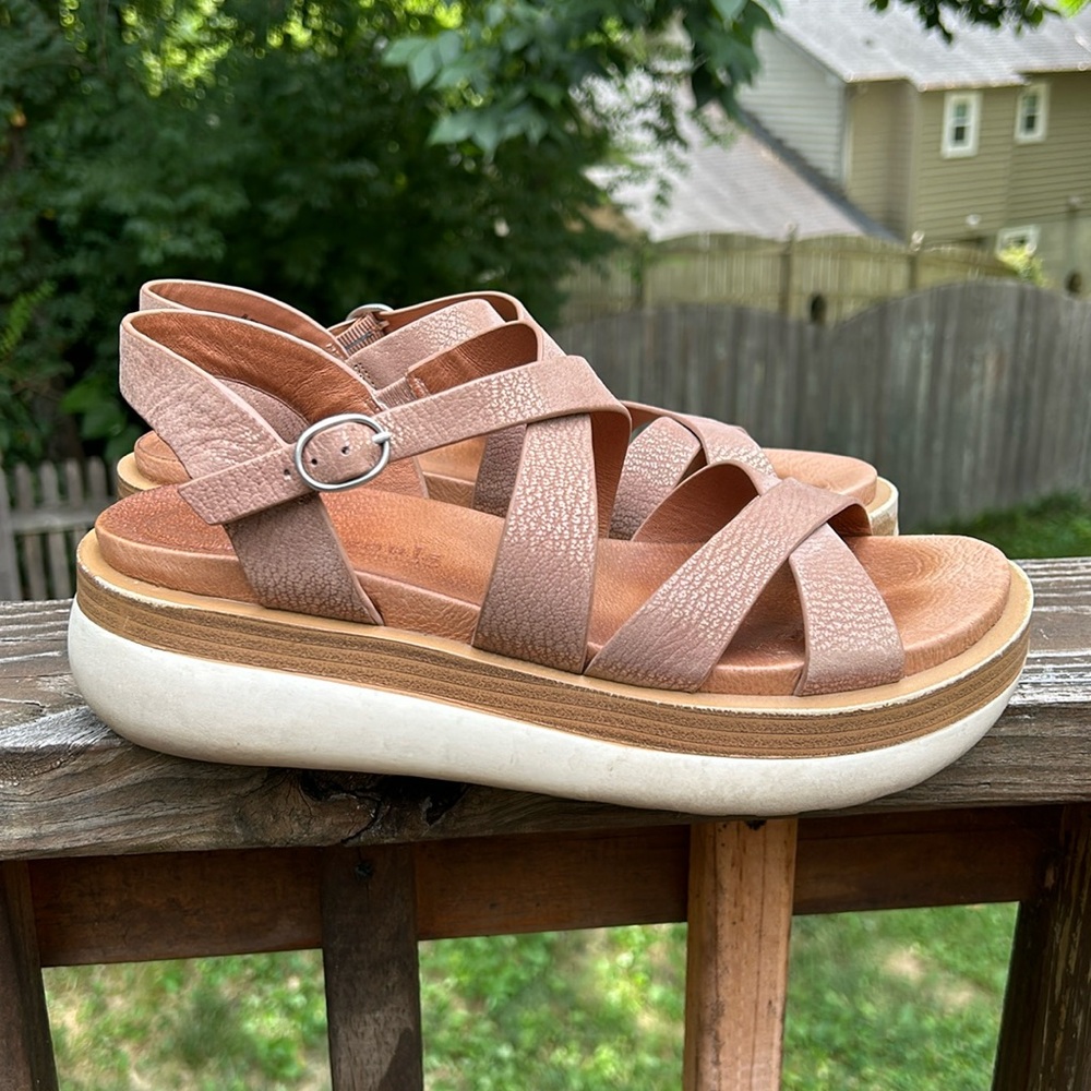 Gentle Souls by Kenneth Cole sandles size 8.5